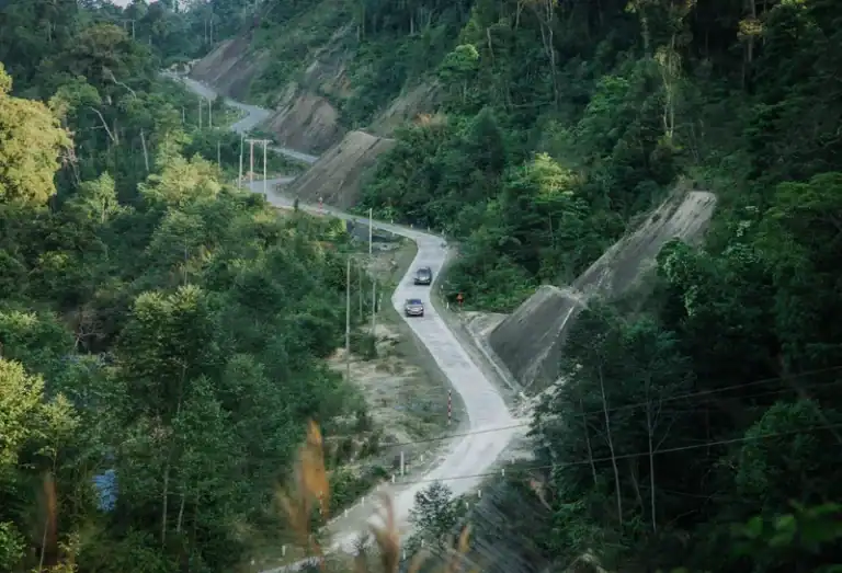 Khách du lịch trải nghiệm thực tế tại Măng Đen sau khi liên hệ dịch vụ măng đen