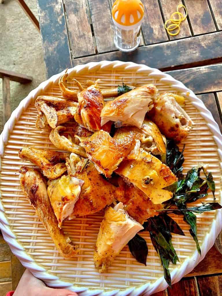Gà nướng cơm lam Cô Sinh ở Măng Đen