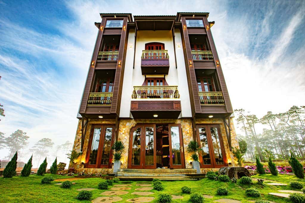 Lưu Trú 3 Khách sạn và resort Măng Đen