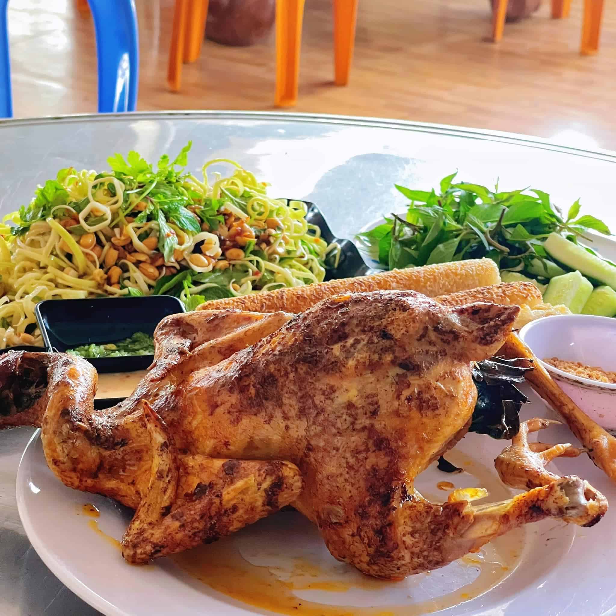 Giới thiệu Dịch Vụ Măng Đen - trải nghiệm ẩm thực địa phương với gà nướng hấp dẫn tại Măng Đen