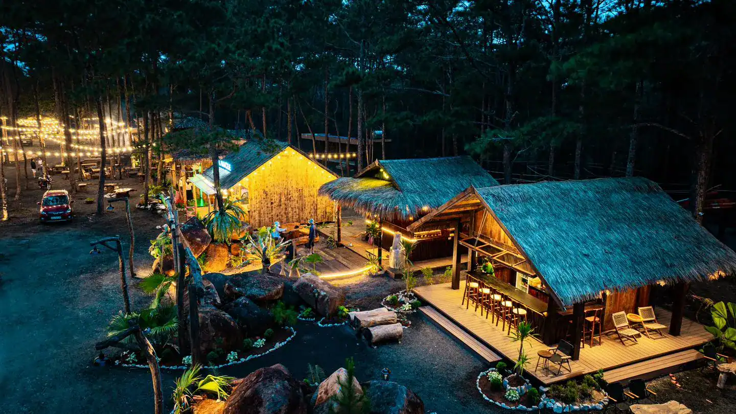 Không gian chợ đêm Măng Đen về tối