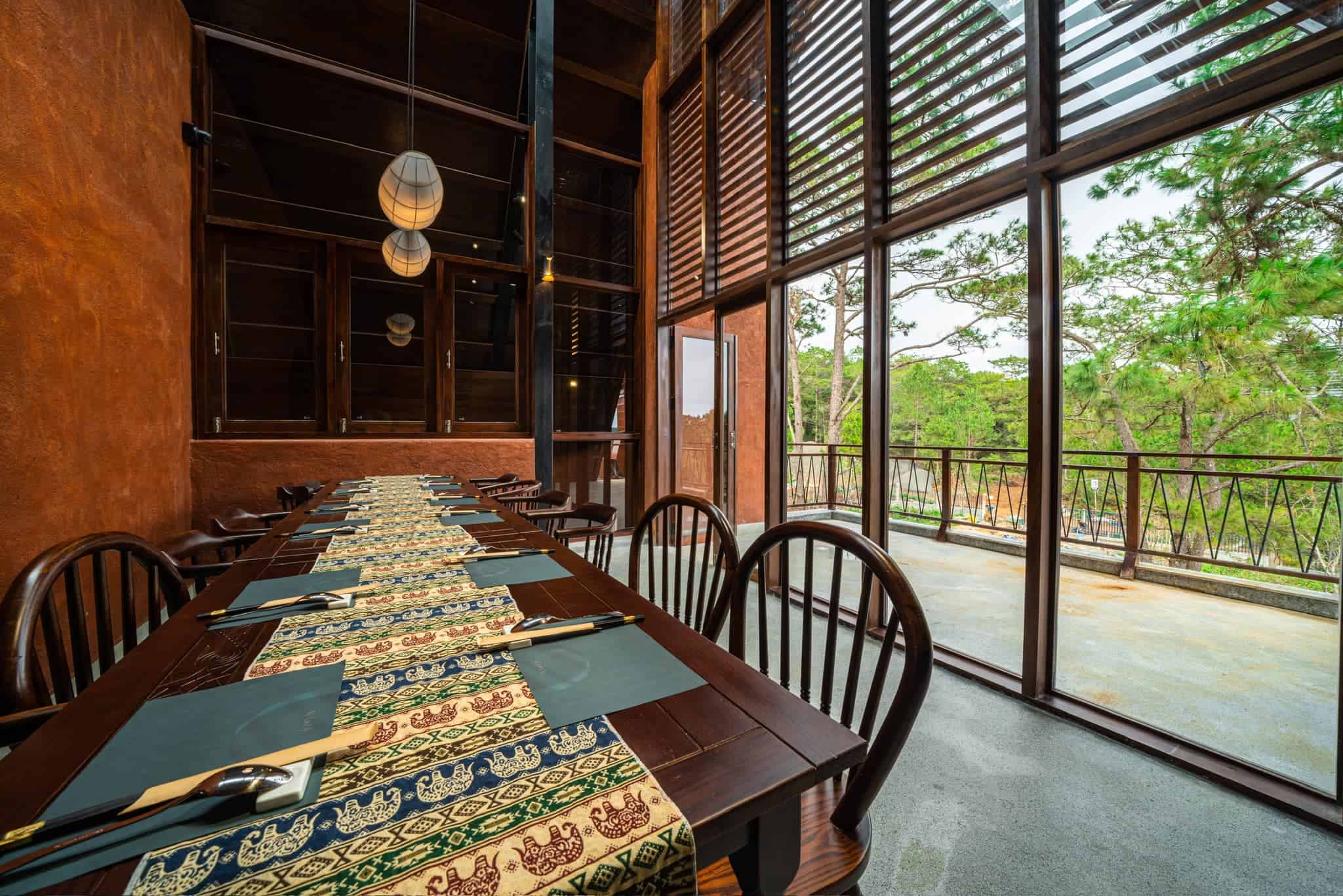 dich vu mang den phòng ăn lịch lãm tại Bạch Dương Hotel