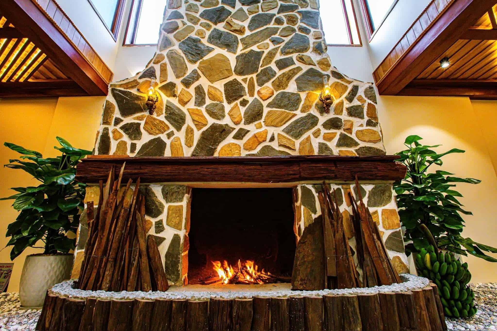 dich vu mang den lò sưởi trang trí trong săn mây farmstay