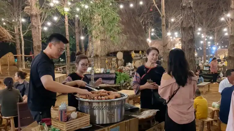 Chợ phiên Măng Đen buôn bán