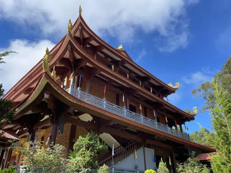 QUÁ TRÌNH THAY ĐỔI TƯỢNG LA HÁN TẠI CHÙA KHÁNH LÂM MĂNG ĐEN 4 chùa khánh lâm măng đen không gian thanh tịnh