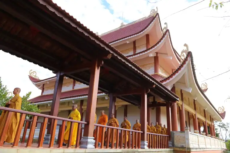 QUÁ TRÌNH THAY ĐỔI TƯỢNG LA HÁN TẠI CHÙA KHÁNH LÂM MĂNG ĐEN 1 chùa khánh lâm măng đen la hán