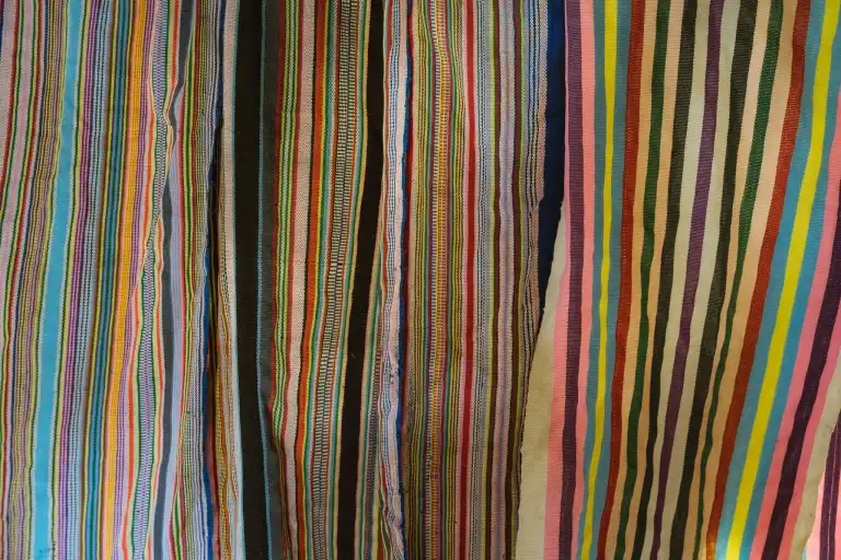 NGHỀ DỆT TRUYỀN THỐNG MĂNG ĐEN – HỒN THIÊNG TRONG TỪNG TẤM THỔ CẨM 2 sản phẩm nghề dệt truyền thống Măng Đen