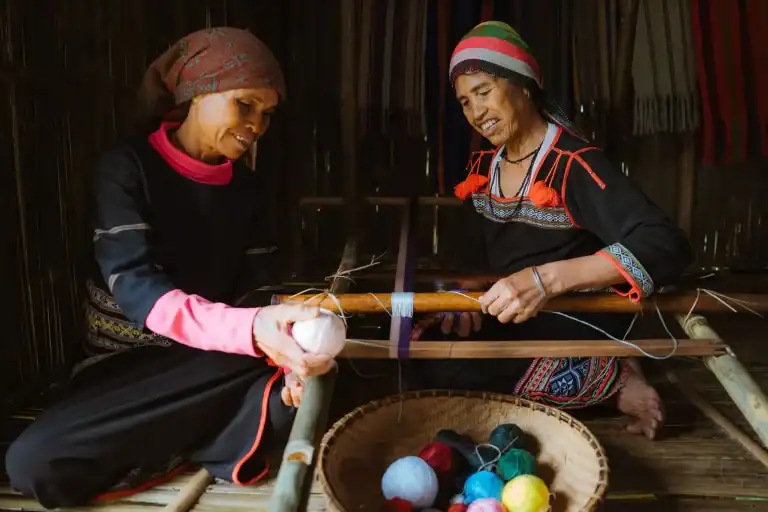 NGHỀ DỆT TRUYỀN THỐNG MĂNG ĐEN – HỒN THIÊNG TRONG TỪNG TẤM THỔ CẨM 6 truyền lại nghề dệt truyền thống Măng Đen