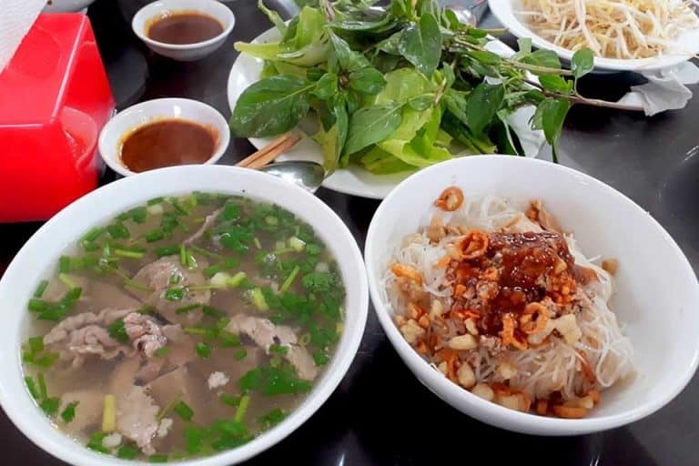 ăn sáng Măng Đen phở khô cô vy