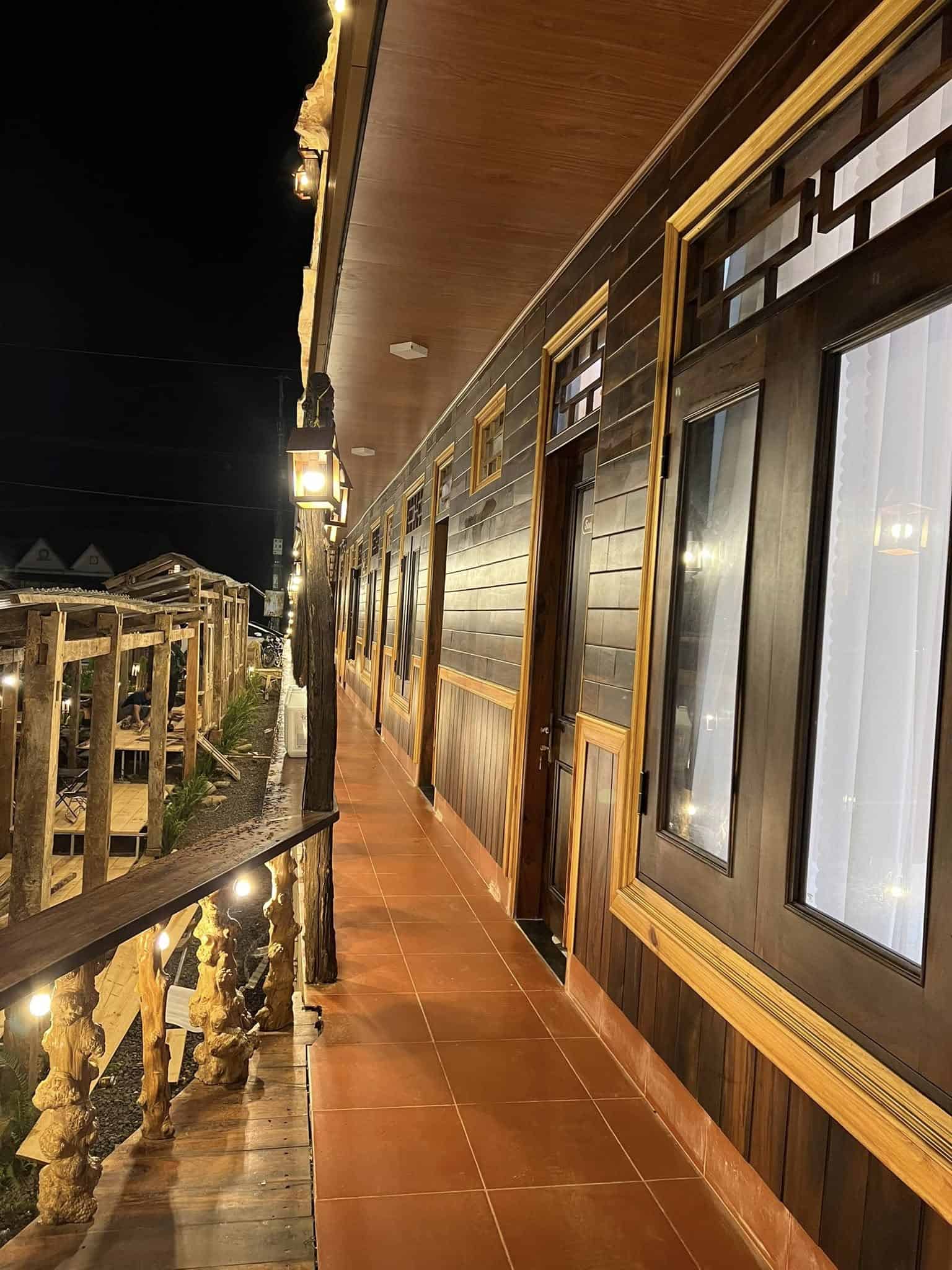 homestay Mang Den góc nhìn hành lang ban công của homestay Son