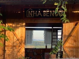 Nhà Bên Đồi Homestay