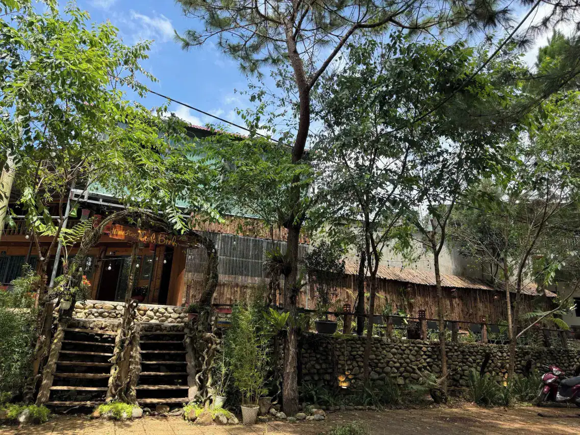 homestay Mang Den có quán ăn