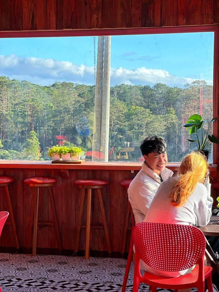 homestay Măng Đen có bar