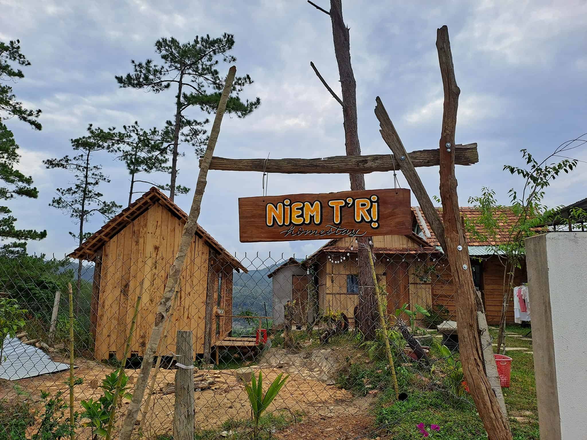 homestay Măng Đen bảng hiệu homestay niem t