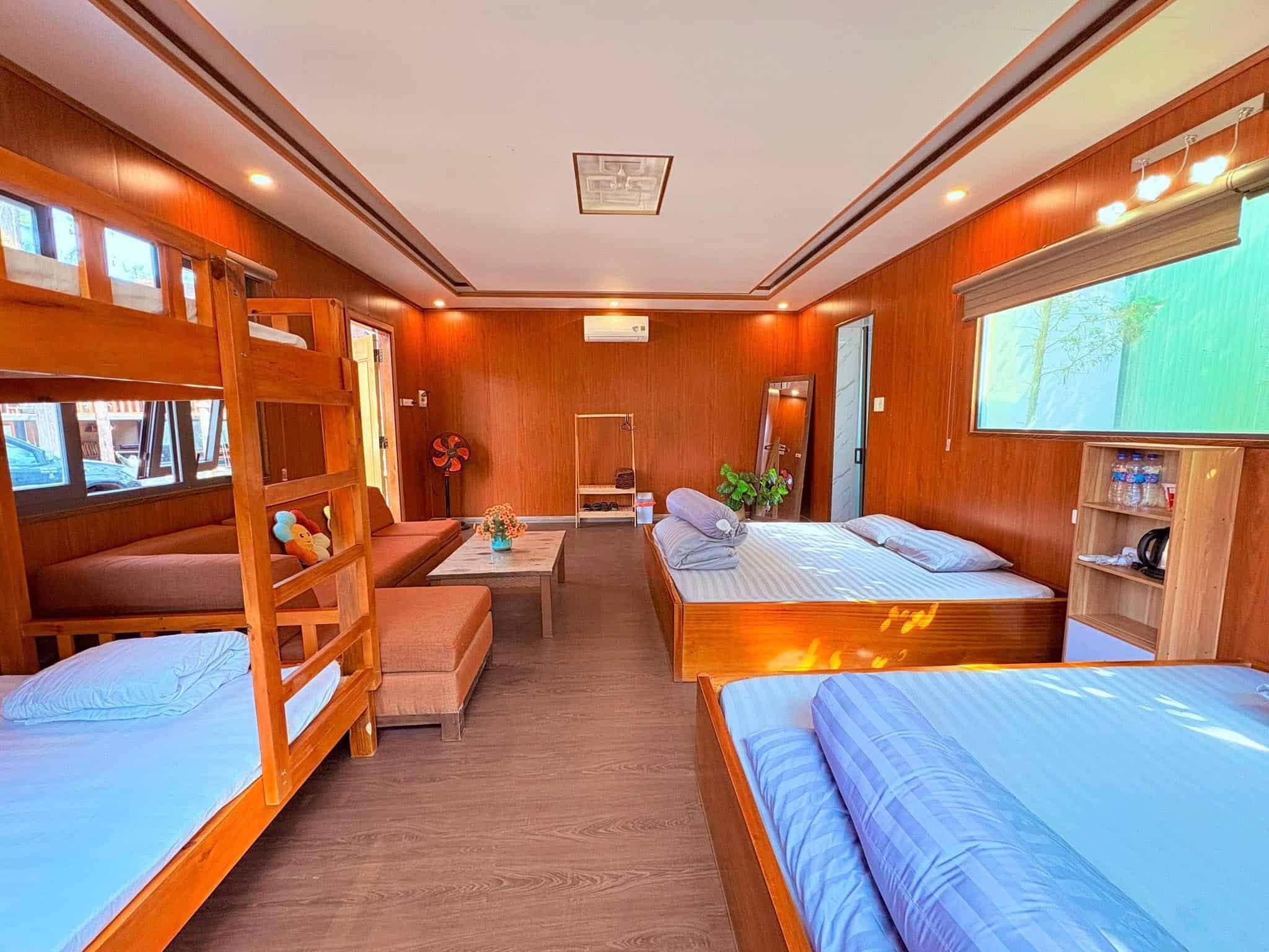 homestay mang den phòng ngủ dorm ốp gỗ Henisi Homestay