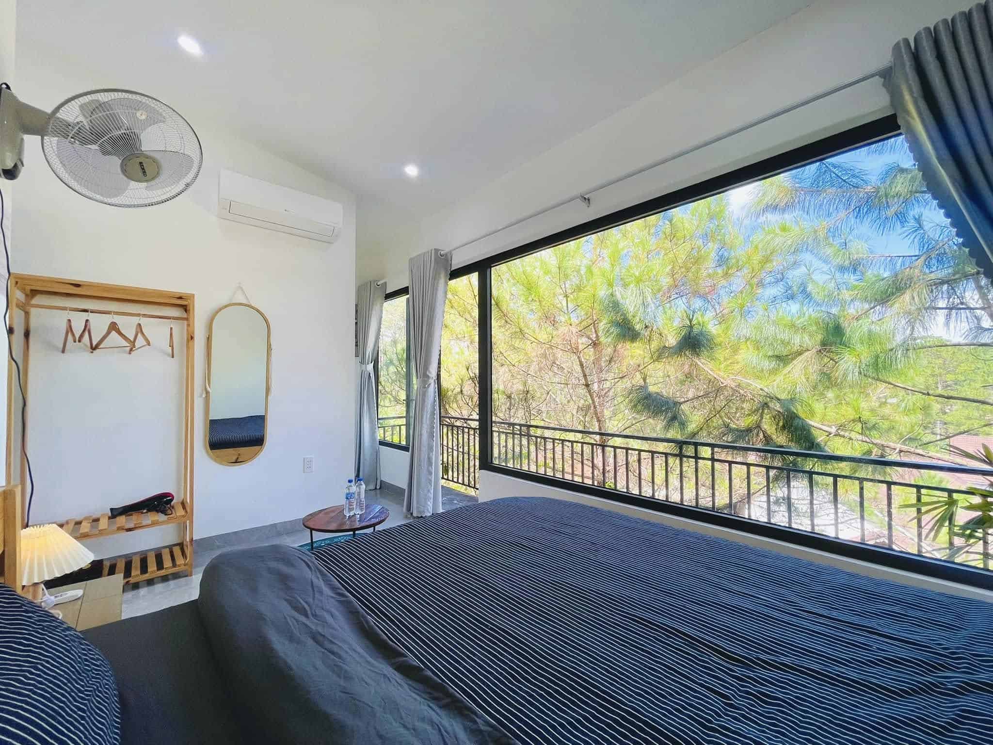 homestay mang den giường ngủ ngắm view rừng Angels homestay