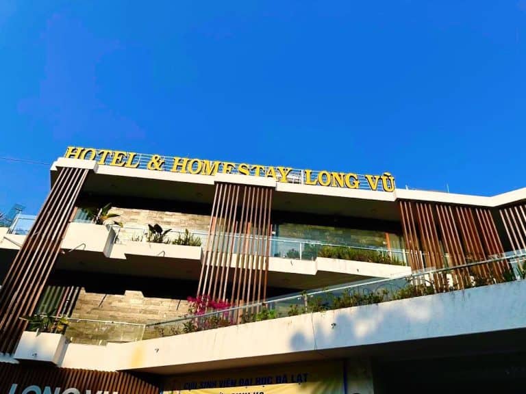 khách sạn Măng Đen bảng hiệu Long Vũ Hotel