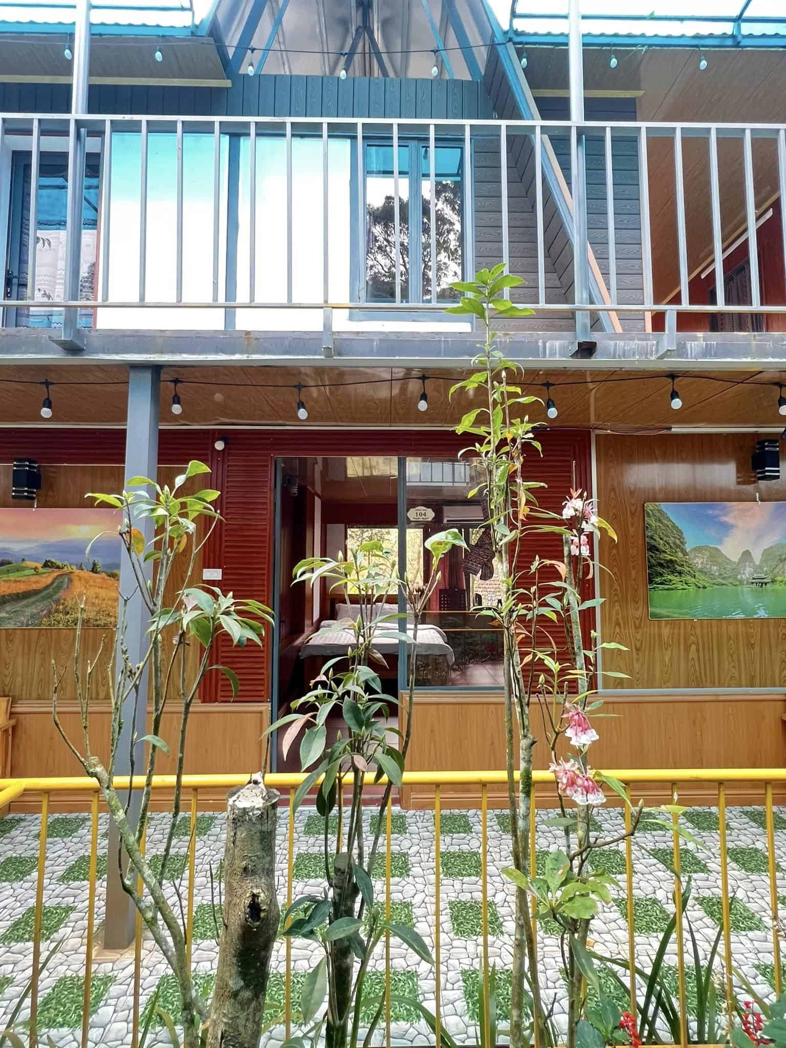 khách sạn Măng Đen lan can cổ điển khách sạn Đồi Thông