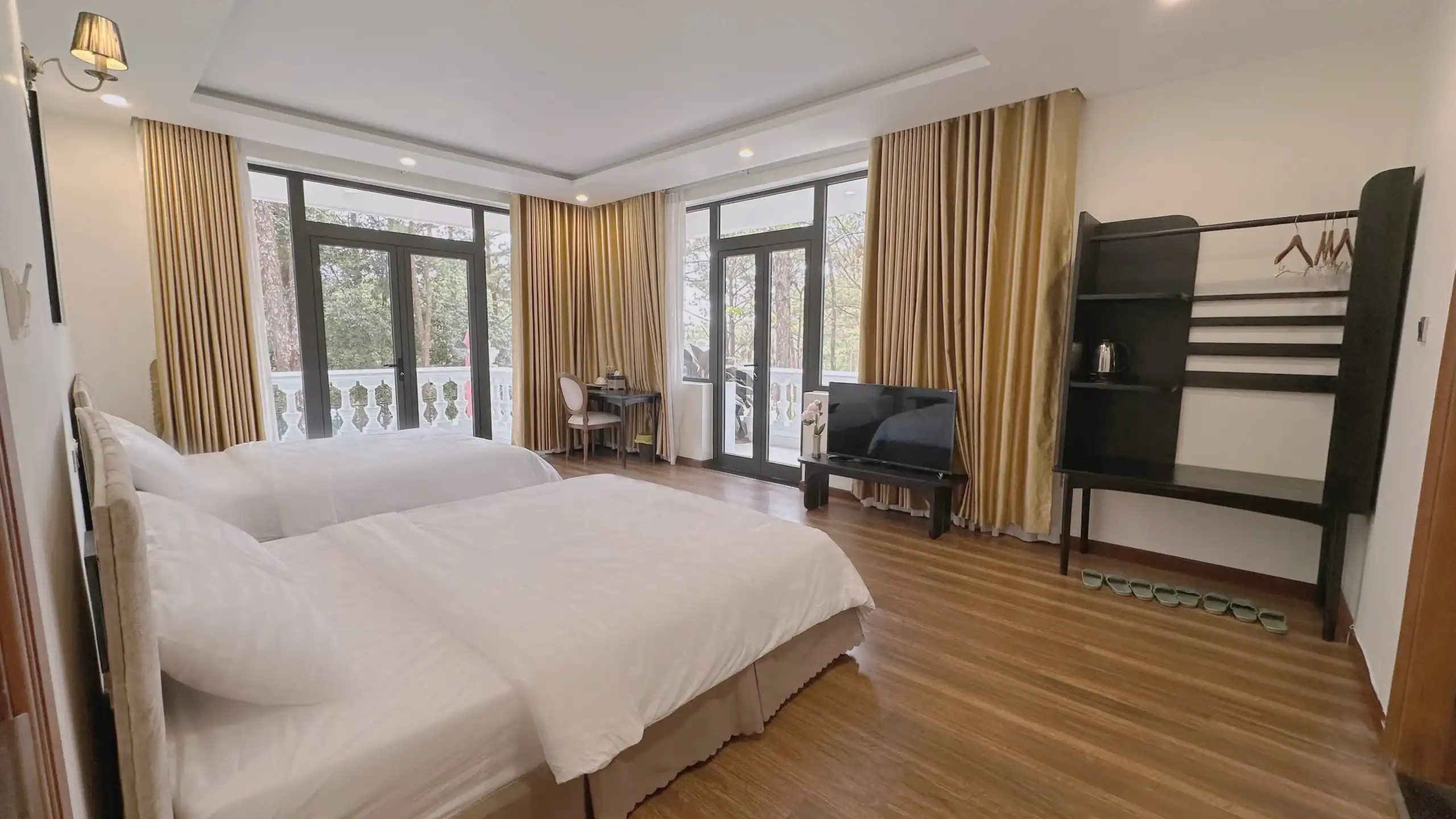 hotel mang đen nhiều tiện nghi