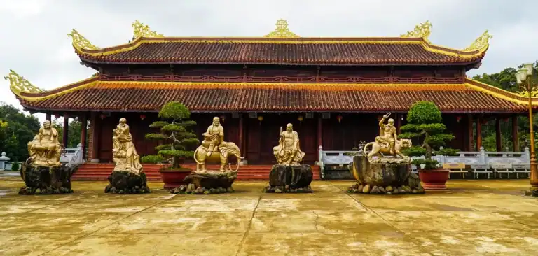 QUÁ TRÌNH THAY ĐỔI TƯỢNG LA HÁN TẠI CHÙA KHÁNH LÂM MĂNG ĐEN 2 tượng 18 la hán chùa khánh lâm măng đen giai đoạn đầu