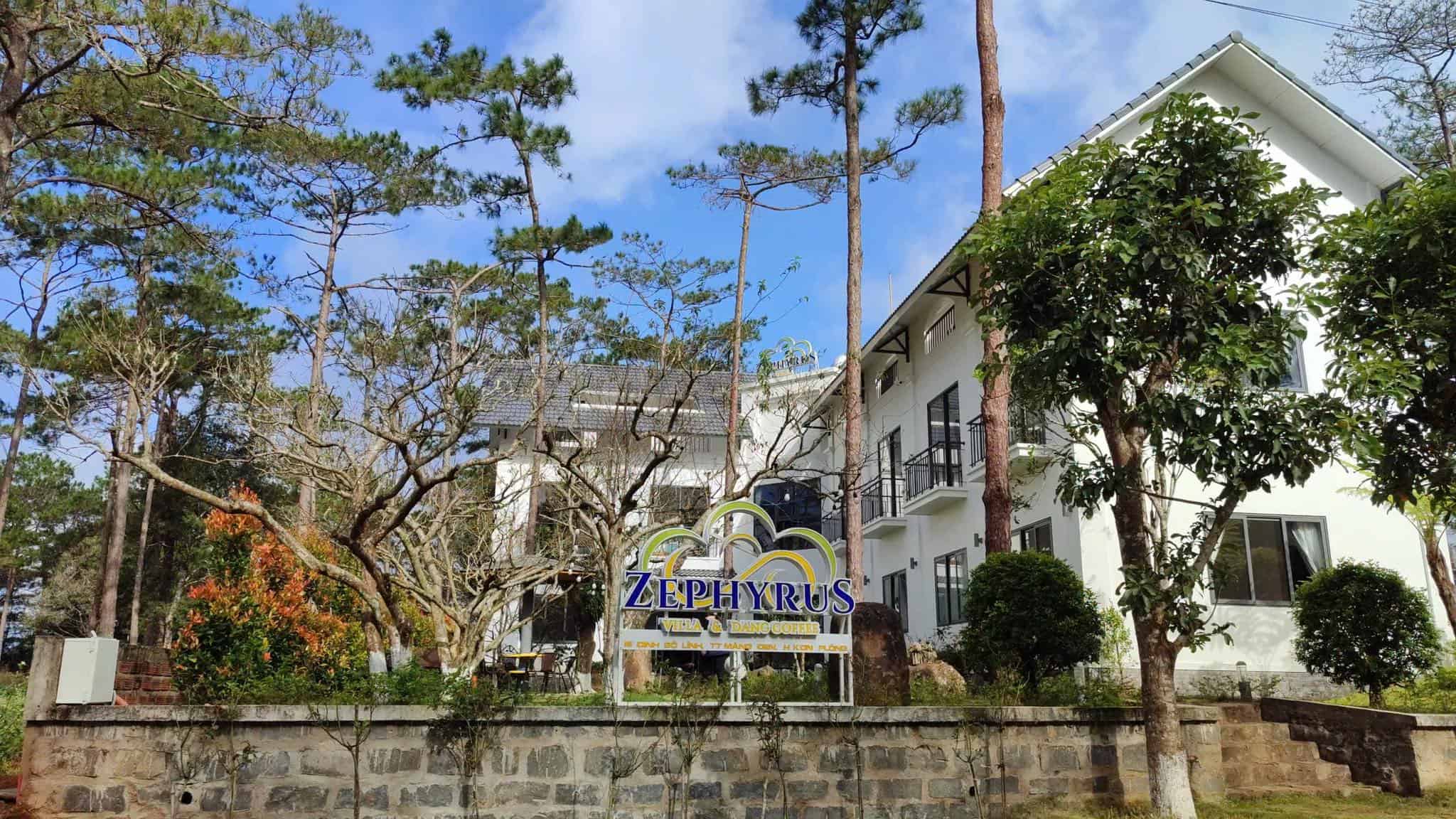 villa Mang Den cổng, bảng hiệu, view toàn cảnh nhìn từ bên ngoài của Zephyrus Villa