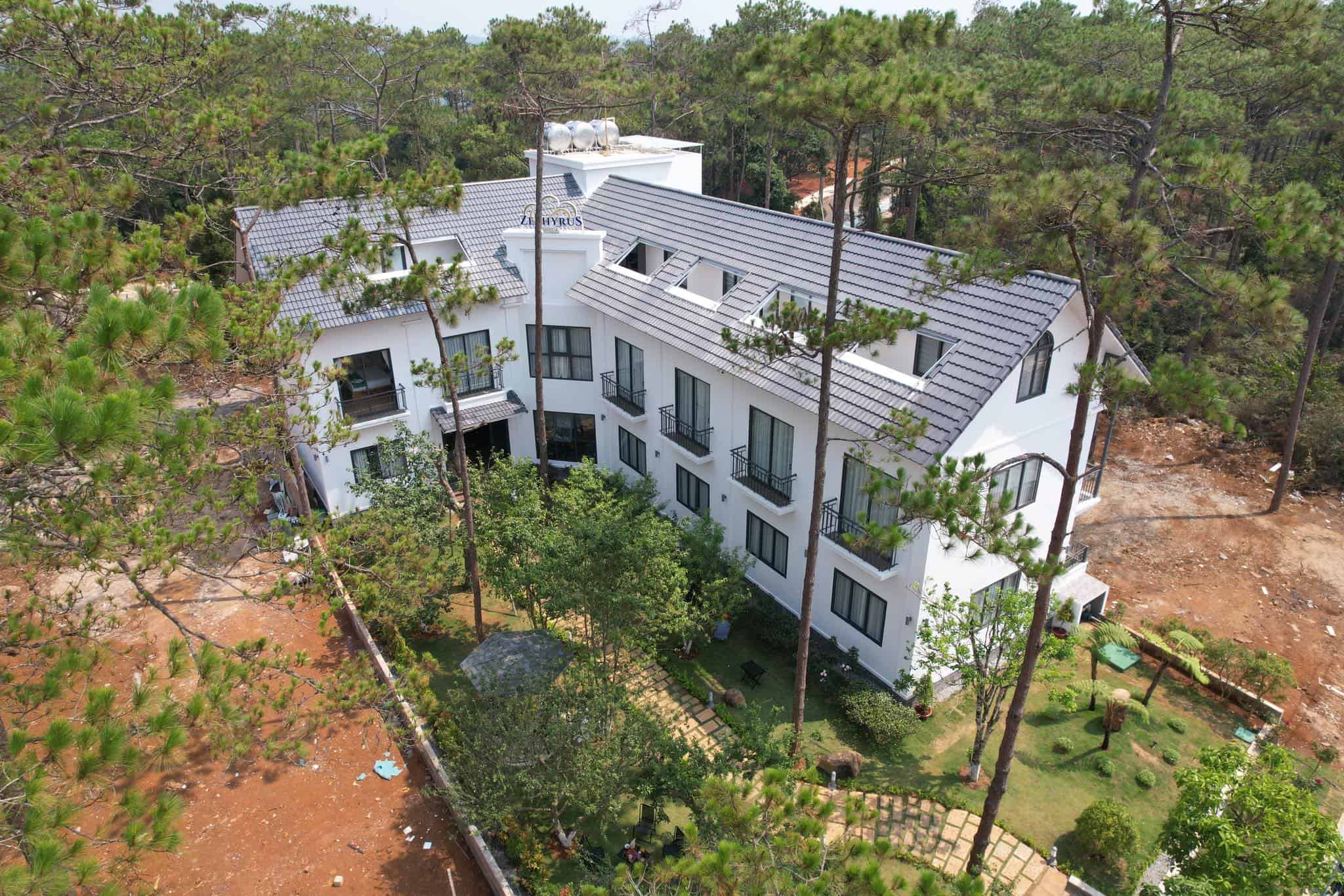 villa Mang Den góc nhìn từ trên cao villa nằm giữa rừng của Zephyrus Villa