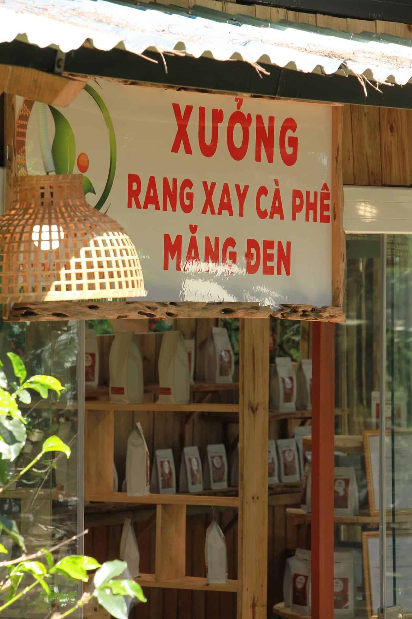 villa mang den có xưởng cafe