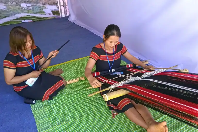 NGHỀ DỆT TRUYỀN THỐNG MĂNG ĐEN – HỒN THIÊNG TRONG TỪNG TẤM THỔ CẨM 5 nghề dệt truyền thống Măng Đen nét văn hóa