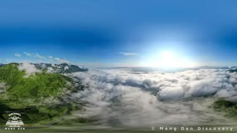 Săn mây đèo Violak với mây dày phủ kín thung lũng