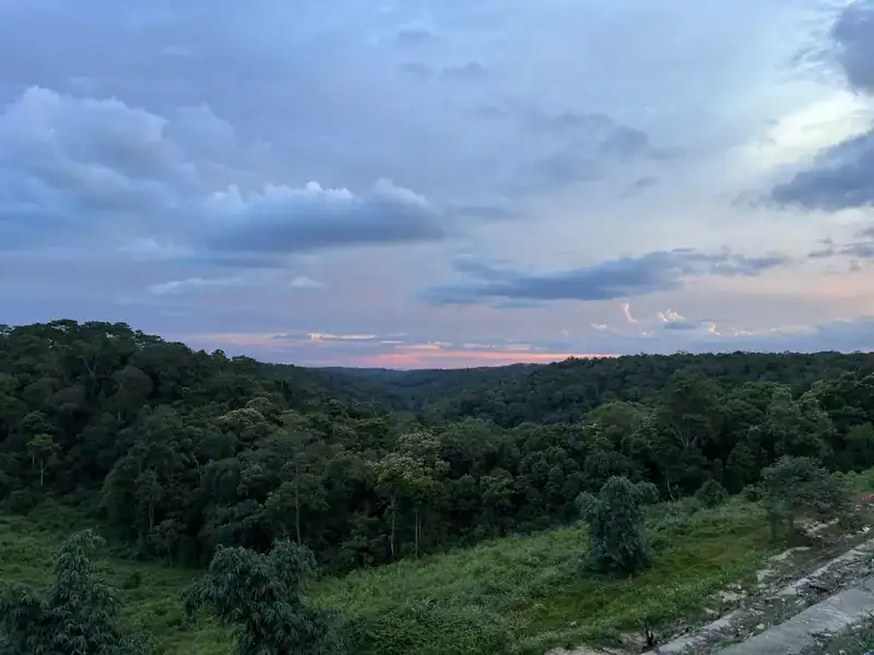 Khung cảnh cuối ngày mang tính đời sống tại chợ Kon Plông