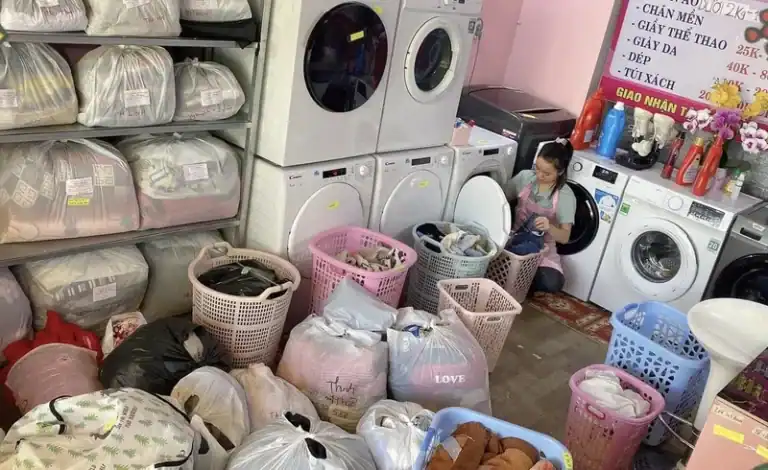Máy giặt và máy sấy công nghiệp tại tiệm giặt sấy Măng Đen gần chợ Kon Plông