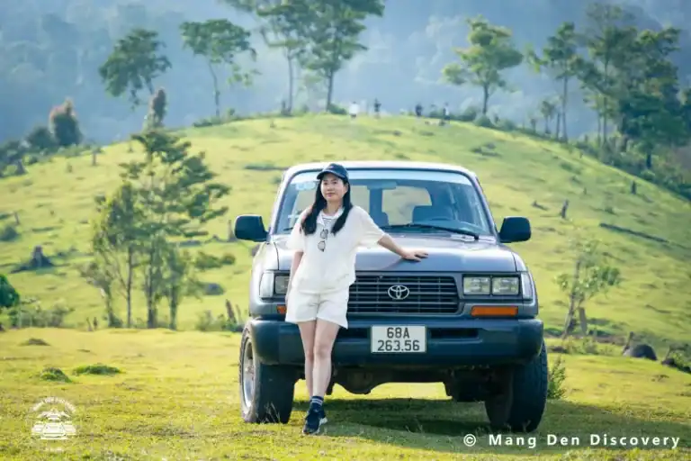 TOUR MĂNG ĐEN 3 NGÀY 2 ĐÊM – HÀNH TRÌNH KHÁM PHÁ TRỌN VẸN CAO NGUYÊN 2 Những cung đường đồi cỏ và xe phù hợp địa hình giúp hành trình 3N2Đ không bị đứt nhịp.