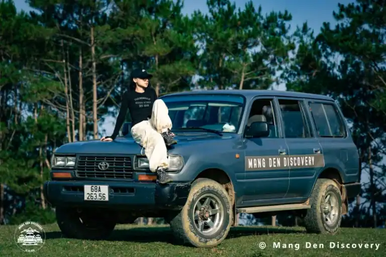 TOUR MĂNG ĐEN 3 NGÀY 2 ĐÊM – HÀNH TRÌNH KHÁM PHÁ TRỌN VẸN CAO NGUYÊN 8 Xe phù hợp địa hình là yếu tố nhỏ nhưng ảnh hưởng trực tiếp đến độ mượt của cả chuyến đi.