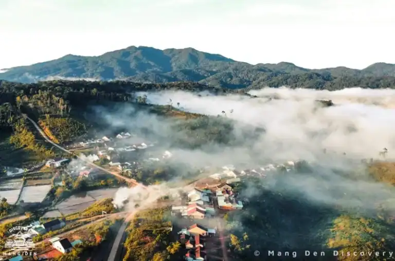 Địa điểm săn mây Măng Đen đẹp với biển mây nhìn từ trên cao vào sáng sớm