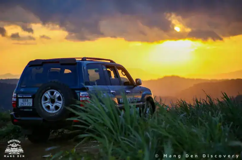 Khung cảnh chiều xuống tại làng Kon Tu Ma