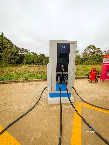 TRẠM SẠC XE ĐIỆN MĂNG ĐEN: CẬP NHẬT 3 ĐIỂM SẠC 24/7 CHÍNH THỨC 1 Cổng sạc nhanh 60kW tại trạm sạc ô tô điện Măng Đen hoạt động 24/7