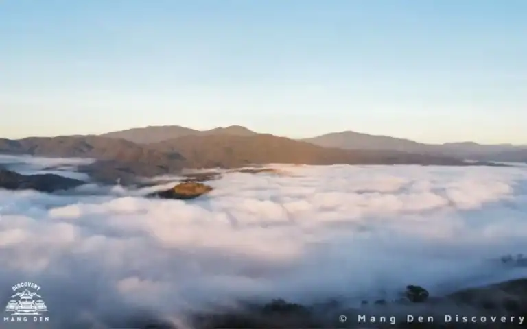 Biển mây bao phủ thung lũng Măng Đen nhìn từ khu 37 hộ