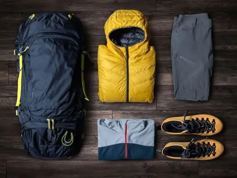 VẬT DỤNG CẦN THIẾT KHI ĐI TREKKING MĂNG ĐEN CHO NGƯỜI MỚI (2KM – 5KM – 10KM) 8 Găng tay bảo hộ hữu ích rõ nhất ở các đoạn dốc gắt phải bám cây hoặc hạ trọng tâm.