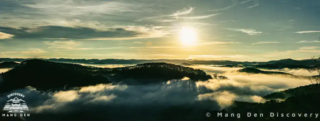 cảnh săn mây sáng sớm kết hợp đón bình minh tại núi rừng Măng Đen trong tour 2n1d Măng Đen có trekking và camping