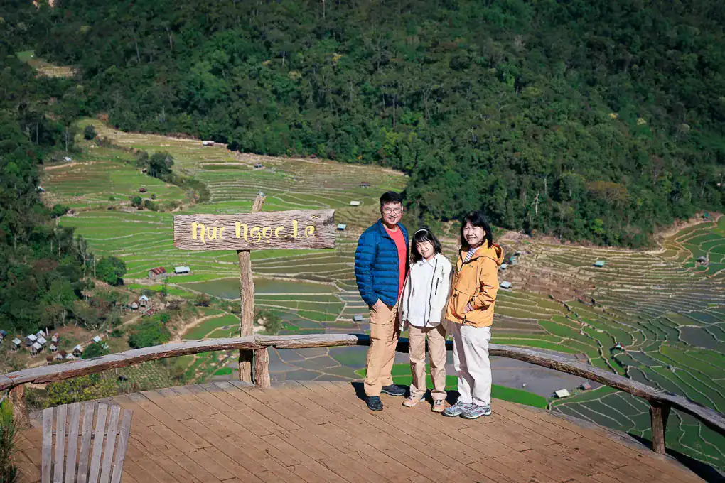 Nhà Coffee Đồi Tu Rằng nhìn xuống thung lũng Kon Tu Rằng