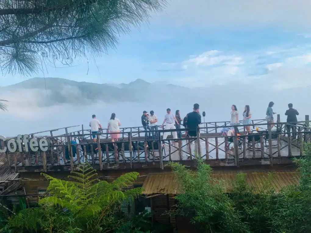 Topview Măng Đen nhìn thẳng ra biển mây