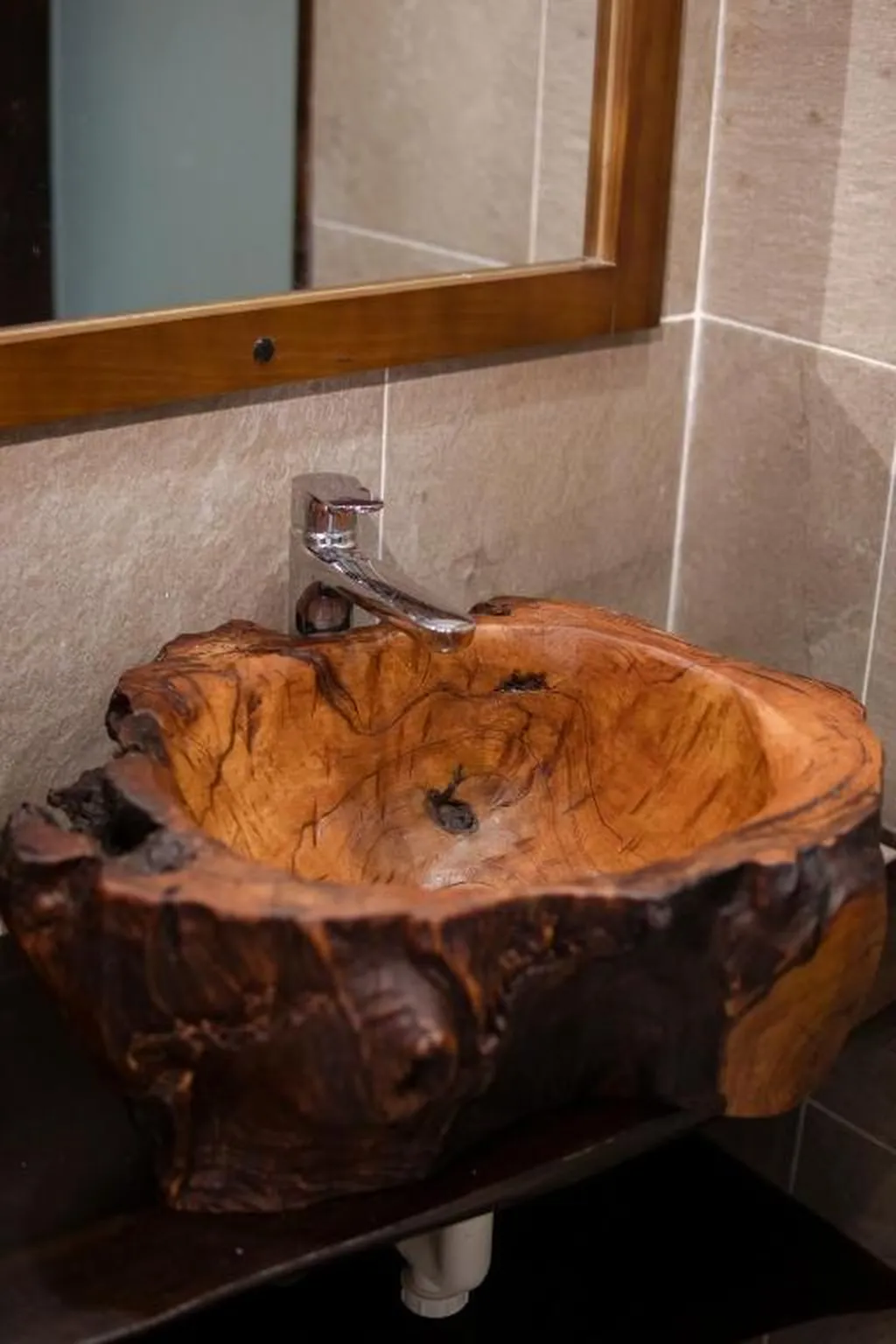 CASA VANILLA MĂNG ĐEN – CHỖ Ở ĐẸP TRÊN ĐƯỜNG NGUYỄN DU CHO NGƯỜI THÍCH Ở CHẬM, Ở YÊN 17 bồn rửa bằng gỗ tại Casa Vanilla Măng Đen