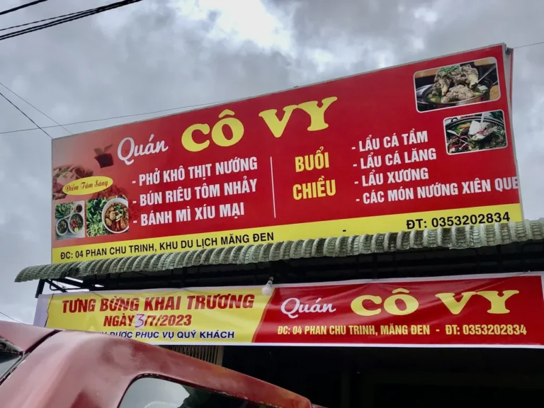 quán cô vy măng đen với mặt tiền rộng thoáng cho việc đậu xe, đồ ăn cũng rất ngon
