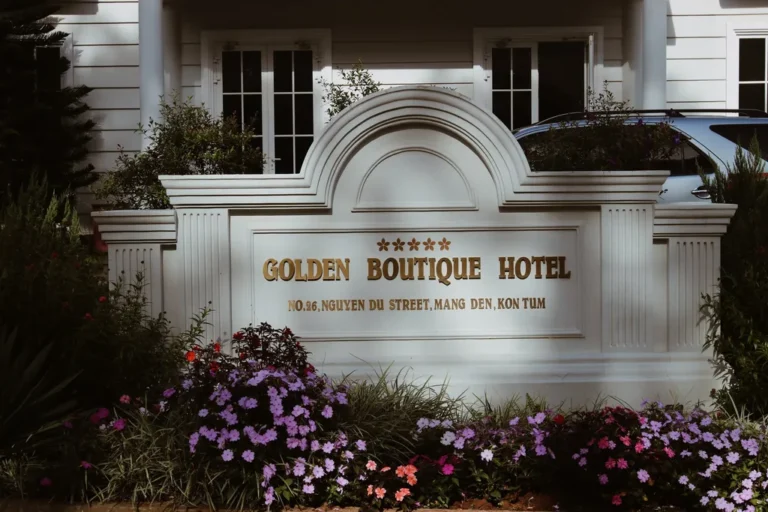 Bảng hiệu Golden Boutique Hotel Măng Đen giờ đổi thành Golden Sun Hotel Măng Đen