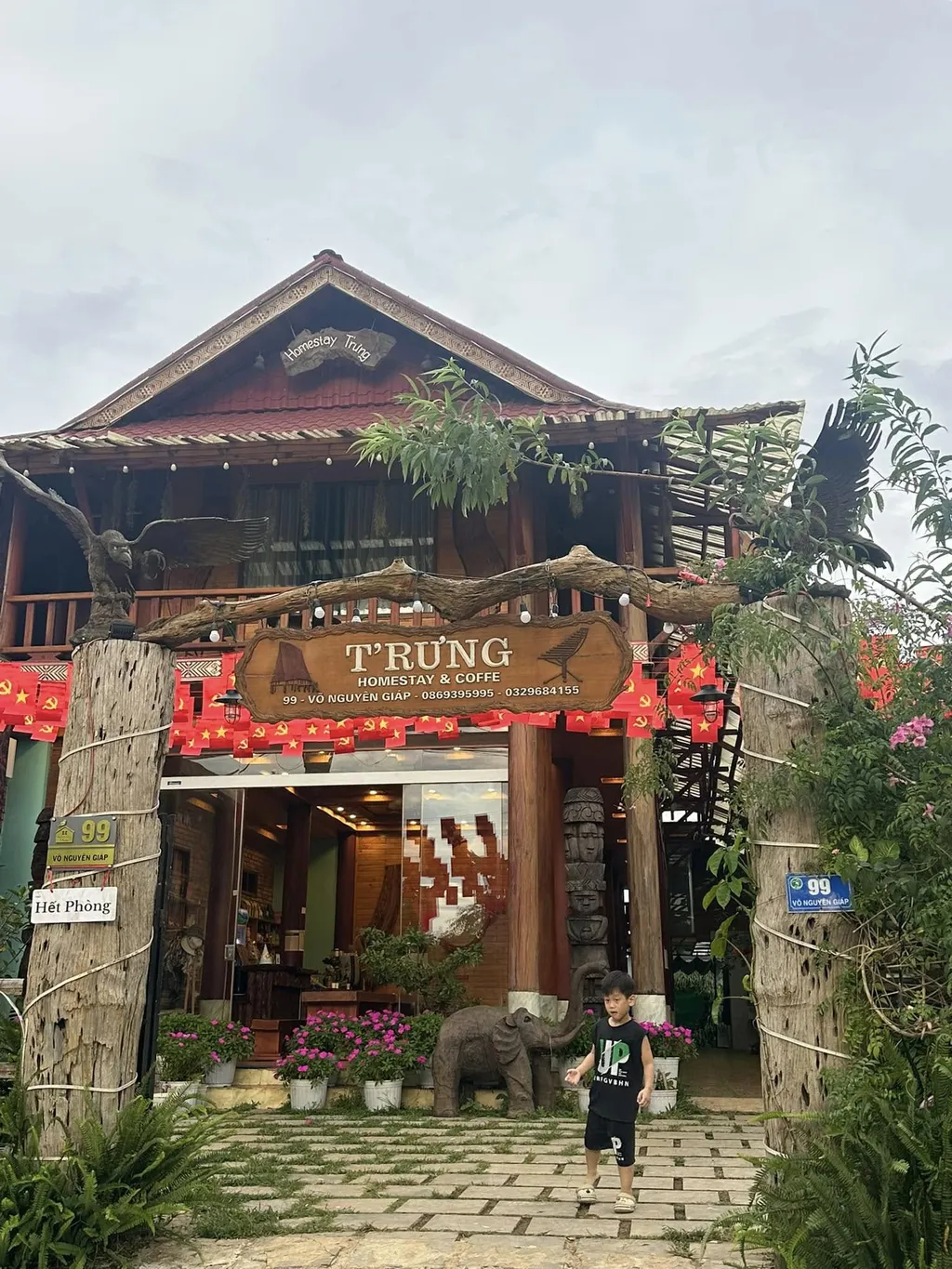 REVIEW T'RƯNG HOMESTAY MĂNG ĐEN: NHÀ GỖ SĂN MÂY NGAY TRÊN CUNG ĐƯỜNG VÕ NGUYÊN GIÁP 1 T'Rưng Homestay Măng Đen - homestay đường Võ Nguyên Giáp Măng Đen