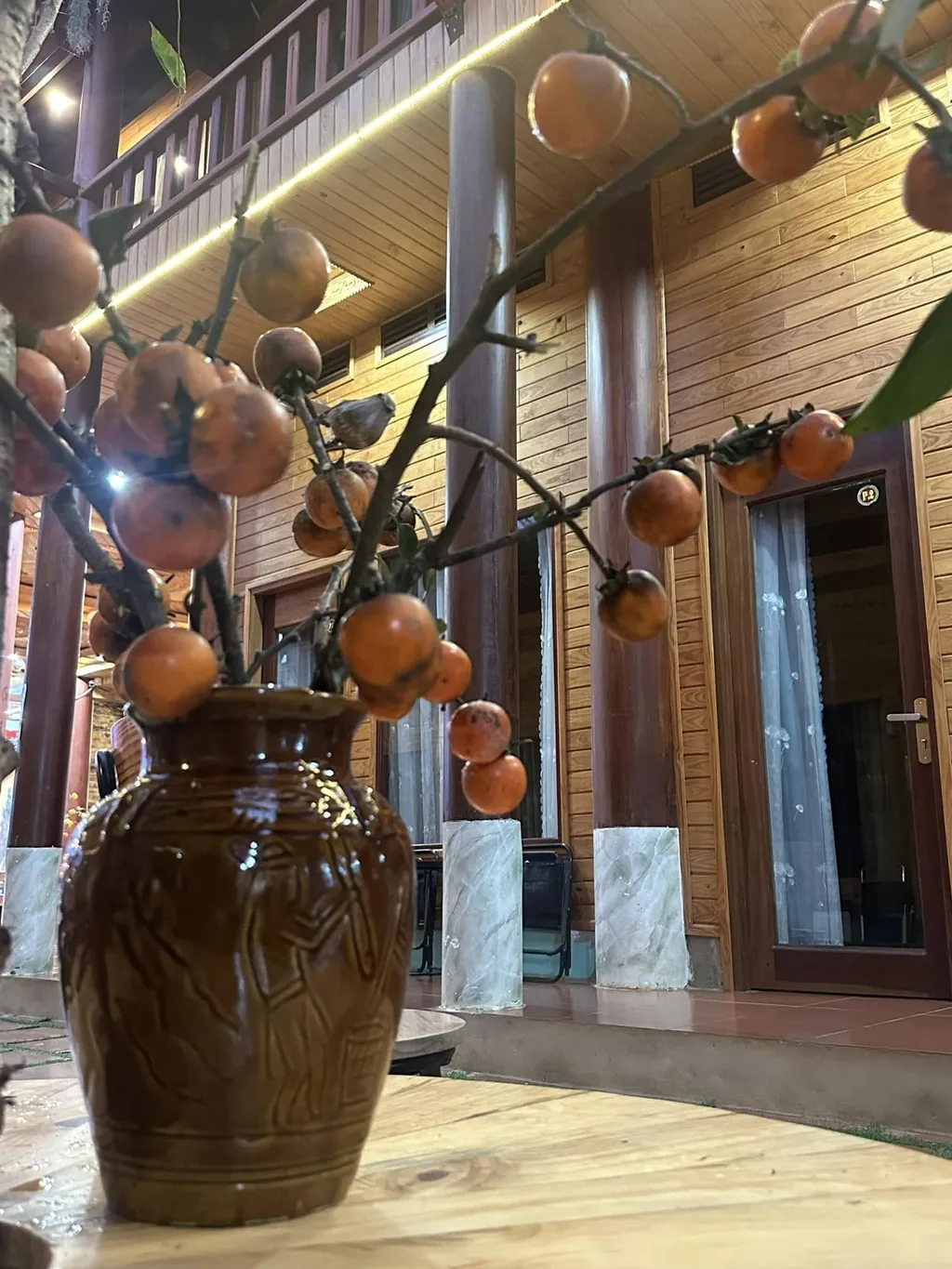 REVIEW T'RƯNG HOMESTAY MĂNG ĐEN: NHÀ GỖ SĂN MÂY NGAY TRÊN CUNG ĐƯỜNG VÕ NGUYÊN GIÁP 8 review homestay Măng Đen giá vừa tầm với nhà gỗ T'Rưng