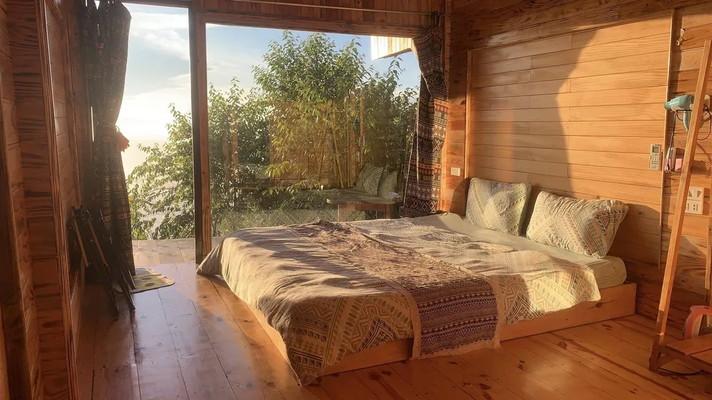 REVIEW T'RƯNG HOMESTAY MĂNG ĐEN: NHÀ GỖ SĂN MÂY NGAY TRÊN CUNG ĐƯỜNG VÕ NGUYÊN GIÁP 11 phòng bungalow view thung lũng ở T'Rưng Homestay