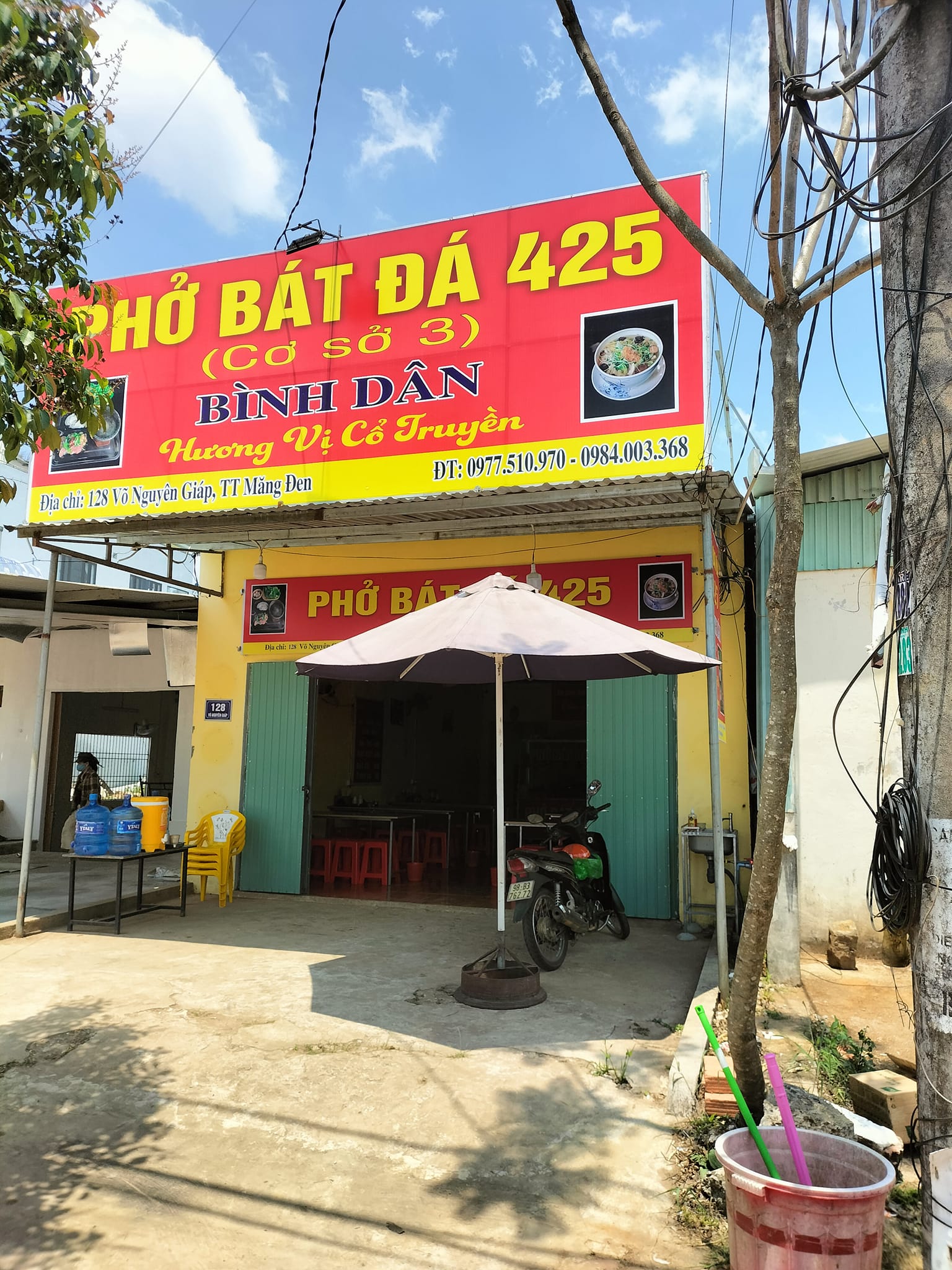 mặt tiền quán Phở Bát Đá 425 tại Măng Đen