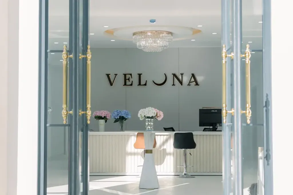 VELUNA HOTEL MĂNG ĐEN CÓ ĐÁNG Ở KHÔNG? 8 sảnh Veluna Hotel & Cafe Mang Den nhìn từ cửa vào