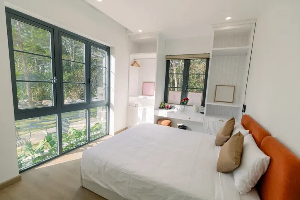 VELUNA HOTEL MĂNG ĐEN CÓ ĐÁNG Ở KHÔNG? 6 phòng giường đôi cửa kính lớn tại Veluna Hotel Măng Đen